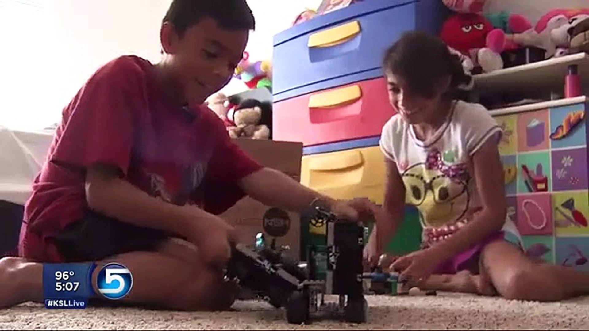 Carteiro ajuda menino que não tinha livros