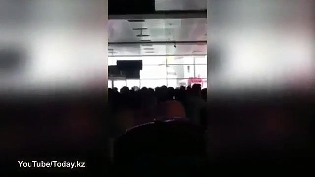 Passageiros iam embarcar quando avião se incendeia