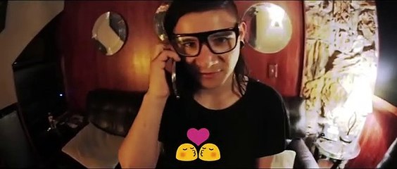 Capa de telemóvel de Skrillex mostra imagens da Terra