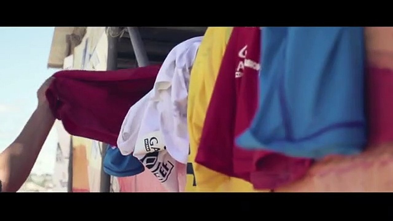 Surfista abandona campeonato para cumprir sonho de paraplégico