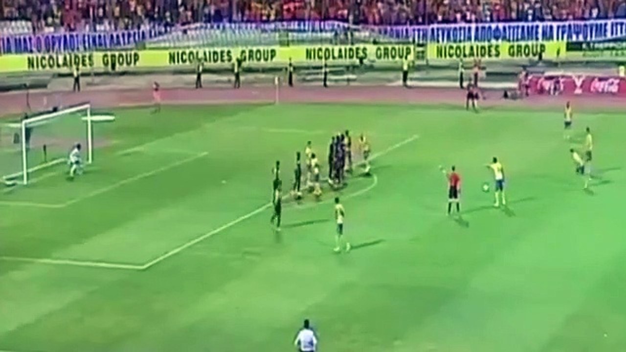 Ainda se lembra de John Arne Riise? Ainda marca à bomba