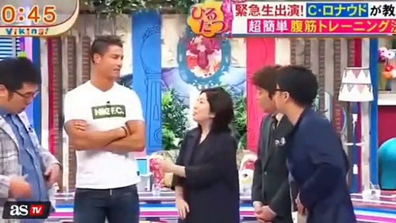 Japoneses rendidos aos abdominais de Cristiano Ronaldo