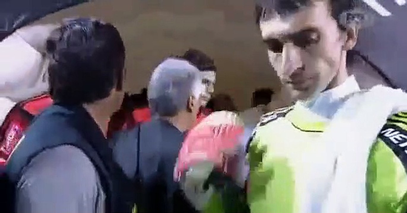 Adeptos do Boca agridem jogadores do River Plate