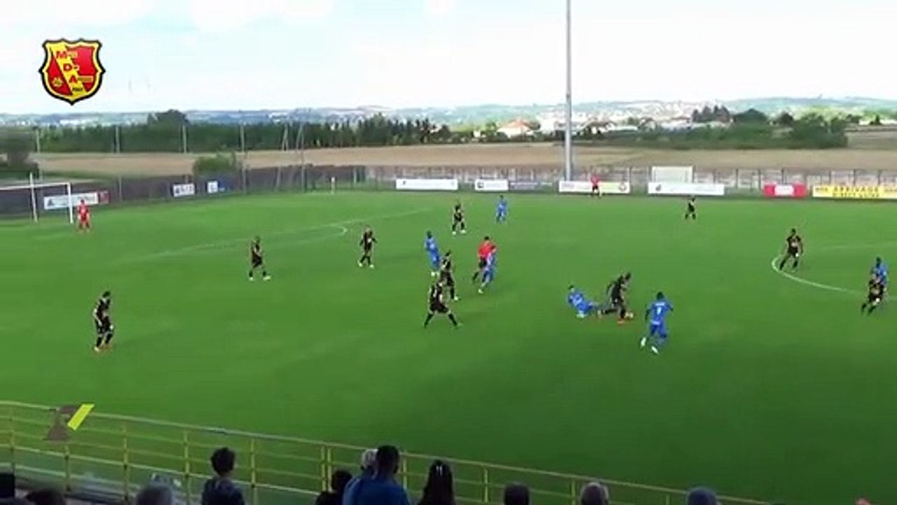 Giuly marcou golaço pelo MDA Chasselay