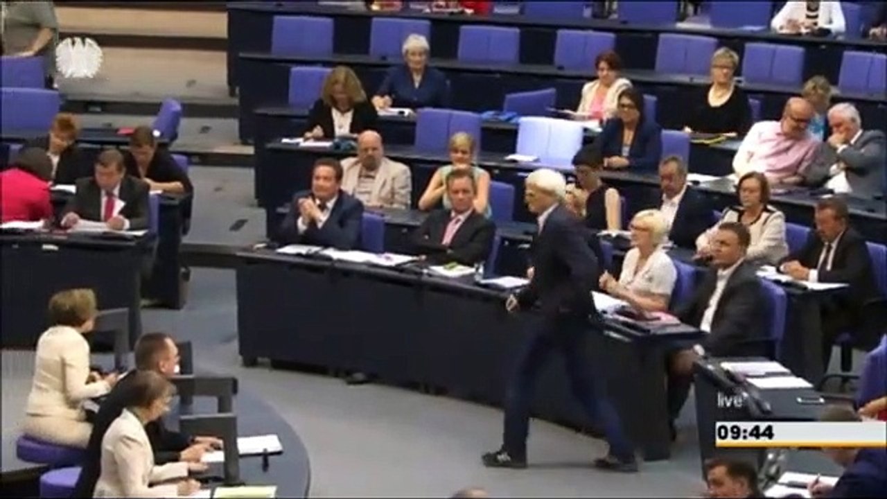 Merkel expulsa do parlamento