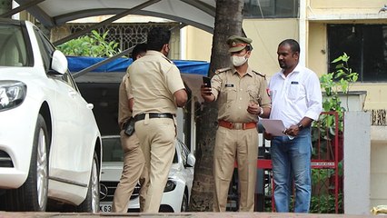 UP Police and Mumbai Police Spotted at Shilpa Shetty's Residence at Juhu | FilmiBeat