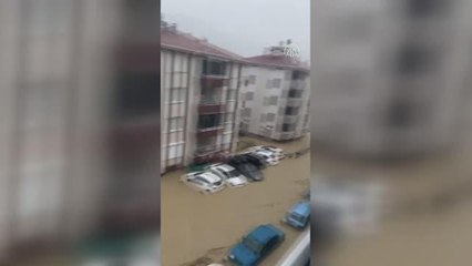 Ayancık'ta sel meydana geldi - Sular altında kalan araçlar (9)