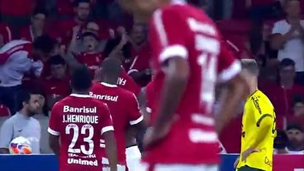 Fabrício é expulso por insultar adeptos