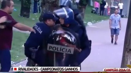 Polícia usou dois bastões para agredir adepto. Um era de aço