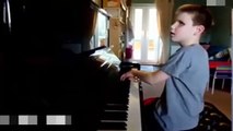 O menino cego que aos 18 meses já tocava piano