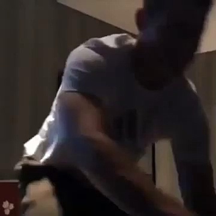 É assim que James celebra os golos fora do relvado