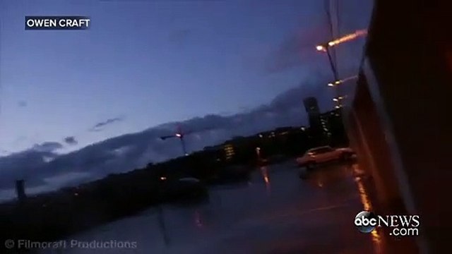 Relâmpago atinge dois aviões em pleno voo