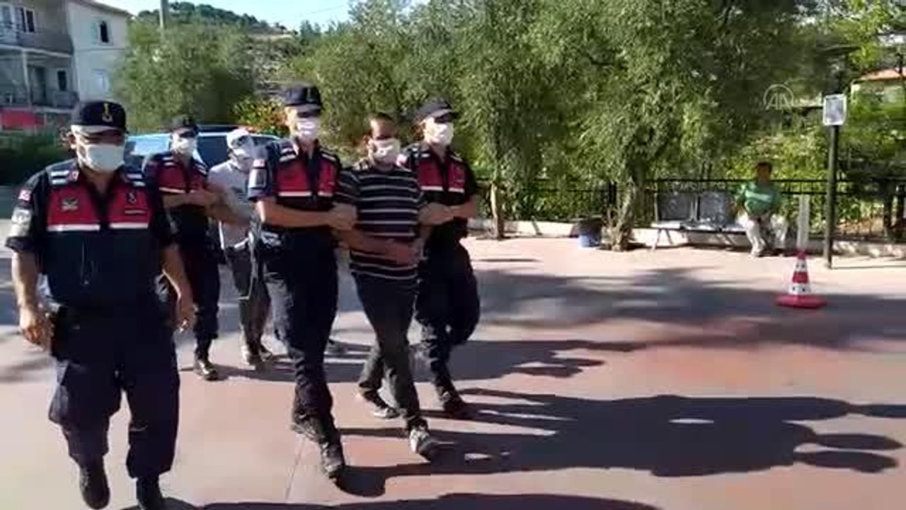 İş yerlerinden elektronik terazi çaldıkları ileri sürülen 2 kardeş yakalandı