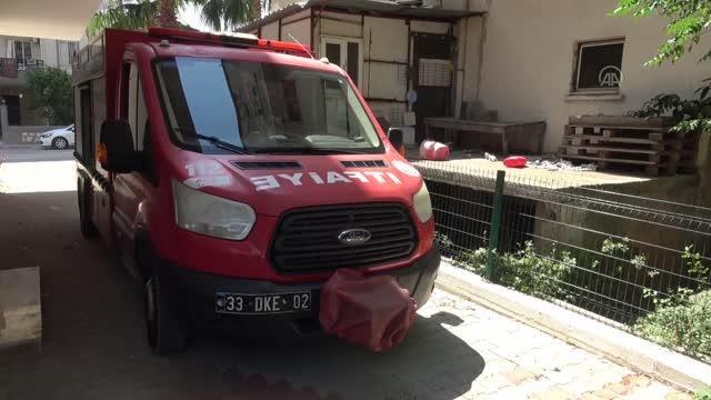 Son dakika haberleri: Kanalizasyon borusunda sıkışan kedi yavrusunu itfaiye kurtardı