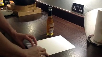 garrafa de cerveja, folha de papel