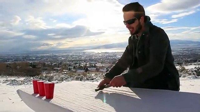 Fazer música com copos e tiros