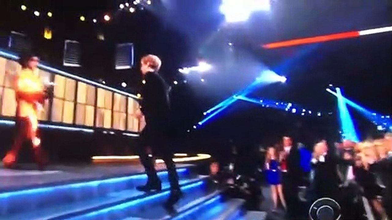 Kanye West interrompe Beck nos Grammys 2