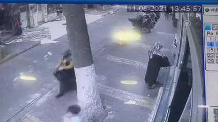 Yolun karşısına geçmeye çalışan çocuğa motosiklet çarptı