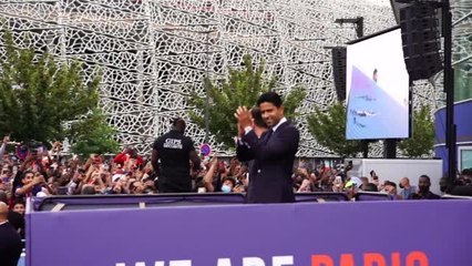 PSG - Messi s'est présenté aux supporters