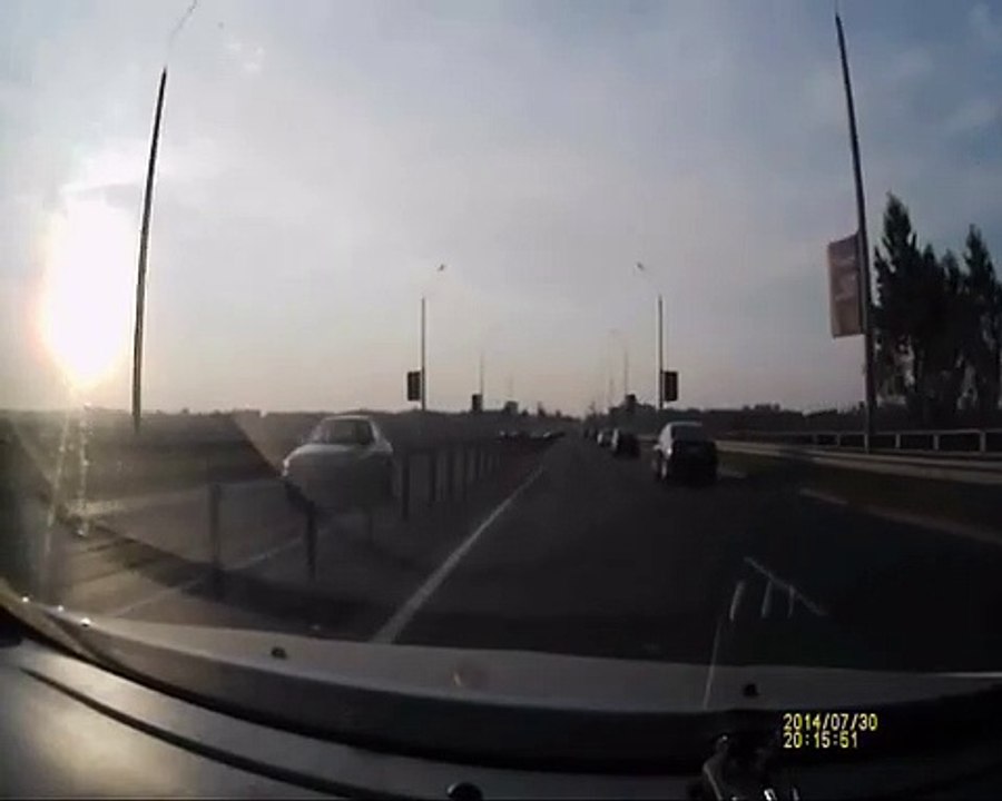 Motard acrobacia James Bond
