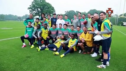 Ronaldo aprende a lançar bolas com os New York Jets