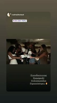 Caroline Receveur, Anais Pedri et Christina Milian brisent des assiettes chez Opa.