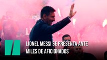 La nueva estrella del fútbol del PSG, Lionel Messi, se presenta ante miles de aficionados
