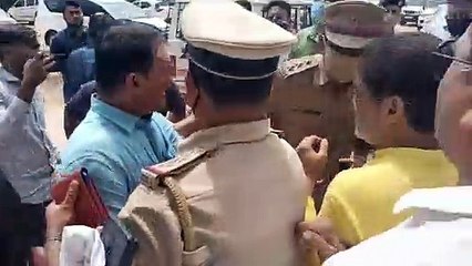 गुजरात विधानसभा परिसर बना 'दंगल'