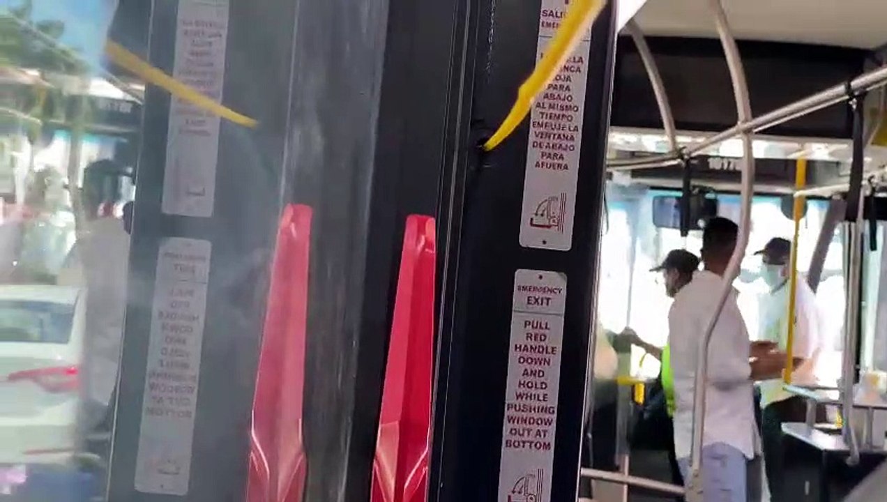Kind-Hearted Bus Driver Helps Blind Man Cross Street