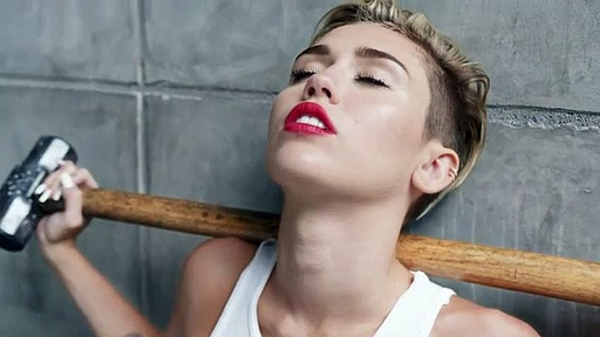 Miley Cyrus - Wrecking Ball - Vídeo Dailymotion