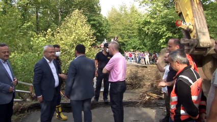 Bartın'da iki köprü arasında mahsur kalanları kurtarma çalışmaları devam ediyor