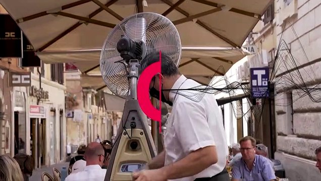 Tourists and locals on the hunt for water in Rome heatwave