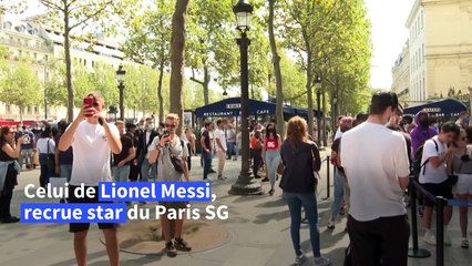 A Paris, les supporters se pressent pour acheter le maillot de Messi