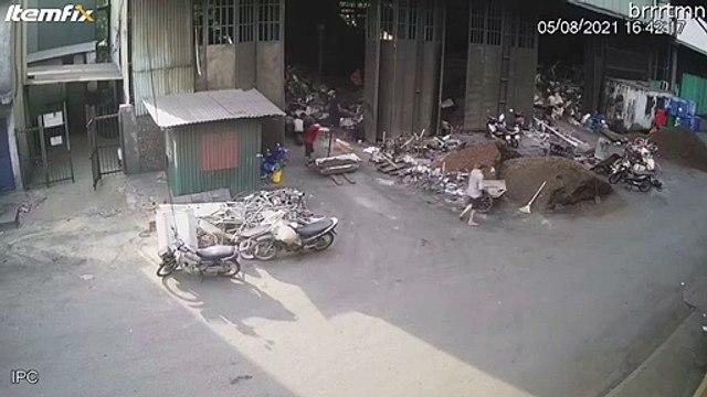 Une bonbonne de gaz se transforme en fusée dans un garage