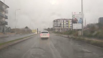 Aşırı sıcakların etkili olduğu kentte yağan yağmur serinletti