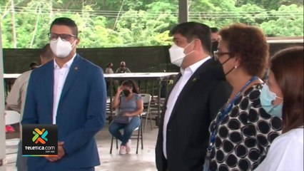 tn7-presidente-alvarado-y-ministro-salas-visitan-vacunatorio-en-desamparados-110821