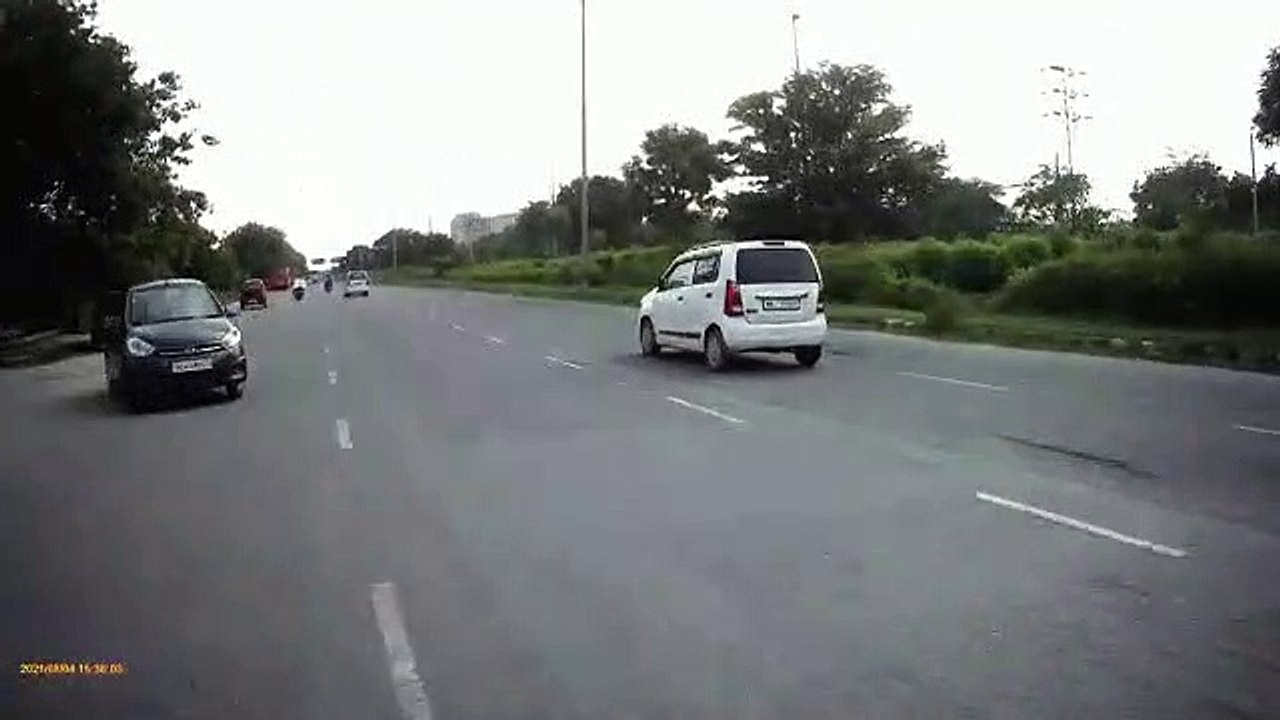 Delhi road traveling part -38
