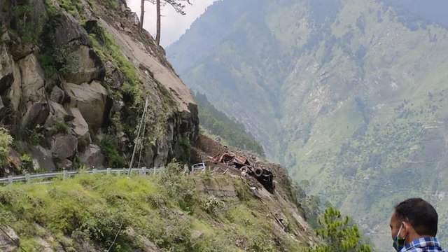 Nonstop: Landslide in Kinnaur, passenger bus fell in ditch