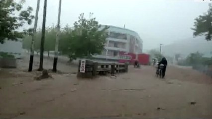 북한 함북 화대군 하루 400mm '물 폭탄'...도로도 물바다 / YTN