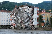 Kastamonu'nun Bozkurt ilçesindeki sel felaketinin boyutu gün ağarınca ortaya çıktı! Dere yatağındaki binalar çöktü