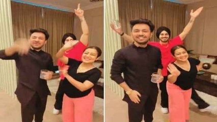 तुम तो ठहरे परदेसी गाने पर पति रोहनप्रीत संग नेहा कक्‍कड़ ने किया मस्‍त डांस, देखें वायरल वीडियो