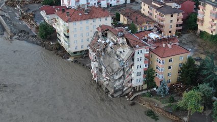 Kastamonu'da binanın yıkılma anı