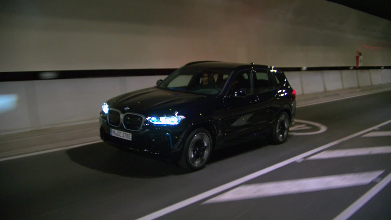 The new BMW iX3 Trailer