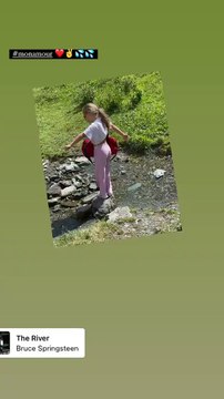 Carla Bruni a posté cette vidéo avec sa fille Giulia lors d'une sortie au vert. Instagram.