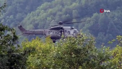 Binalarında mahsur kalan selzedeler helikopterlerle kurtarılıyor