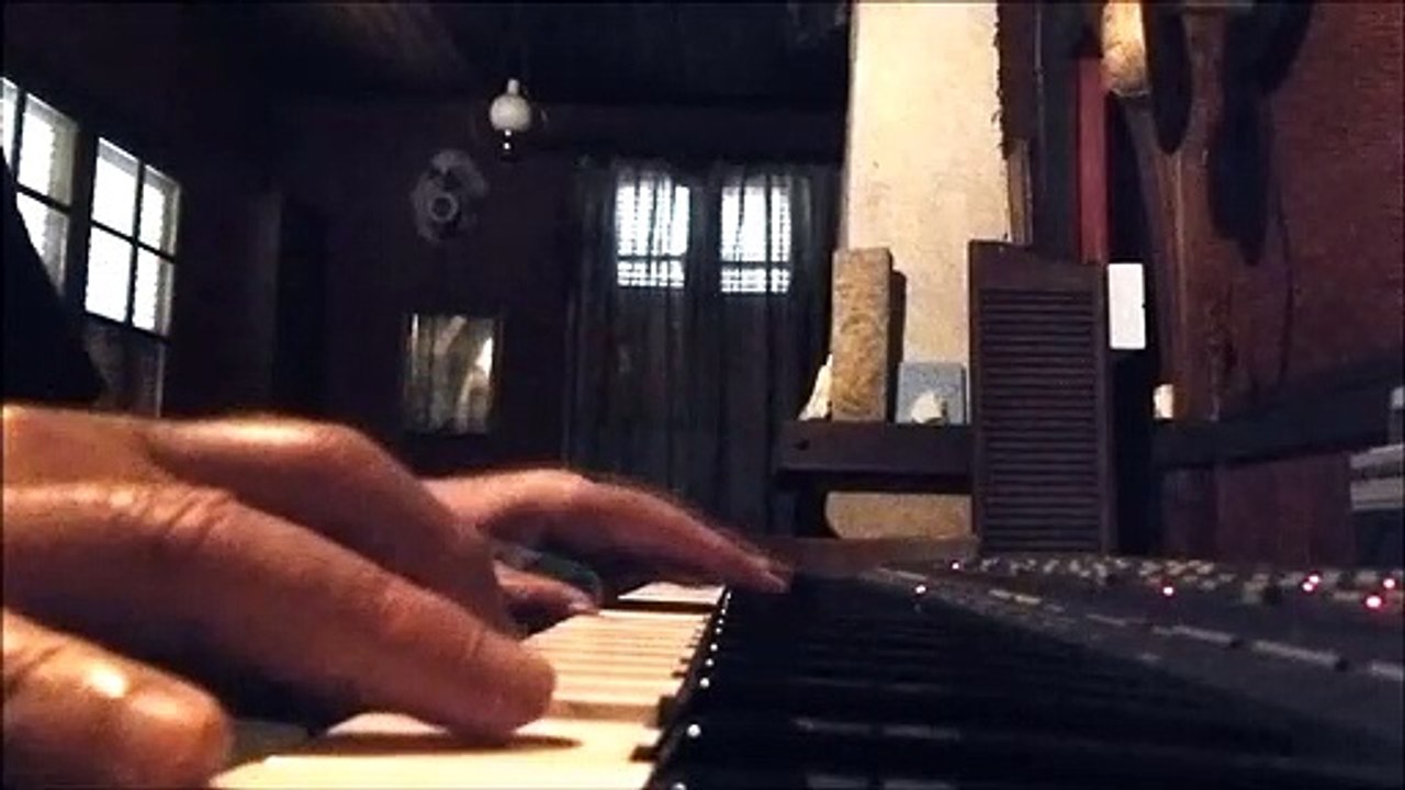 MARCHER SEUL, impro piano vladimir mitz