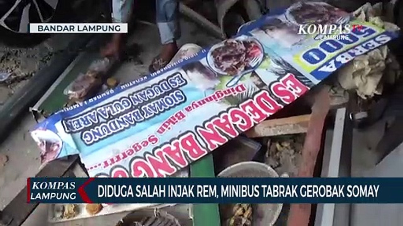 Diduga Salah Injak Rem, Minibus Tabrak Gerobak Siomai
