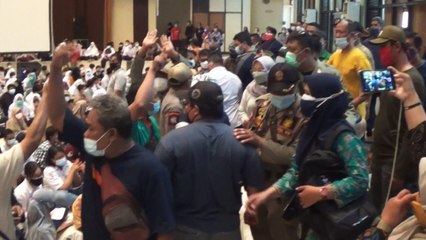 Sejumlah Orang Tua Mengamuk saat Mengantar Anaknya Divaksin