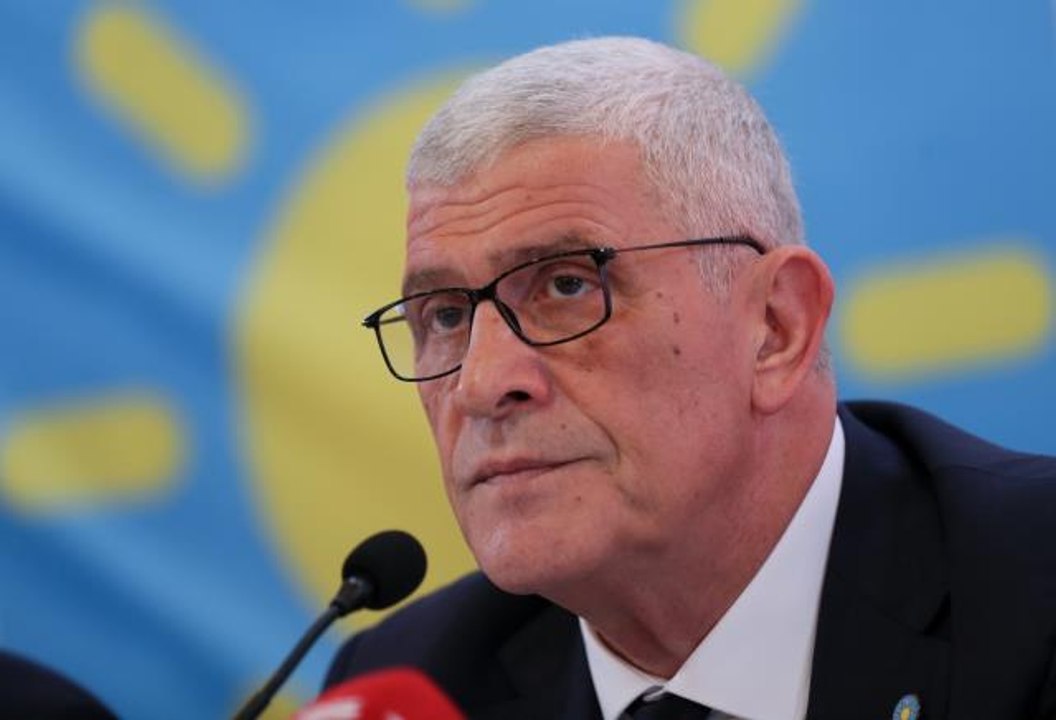 İYİ Parti Grup Başkanvekili Müsavat Dervişoğlu gazetecilerle bir araya geldi