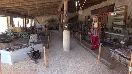 Beldede bulunan müzede çeşitli dönemlere ait 200 eser sergileniyor